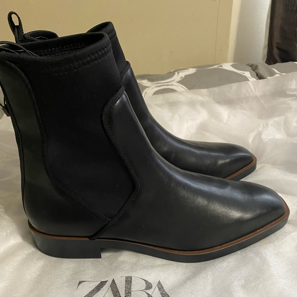 Brand New Zara Leather flat Ankle Boots these boots are very comfortable